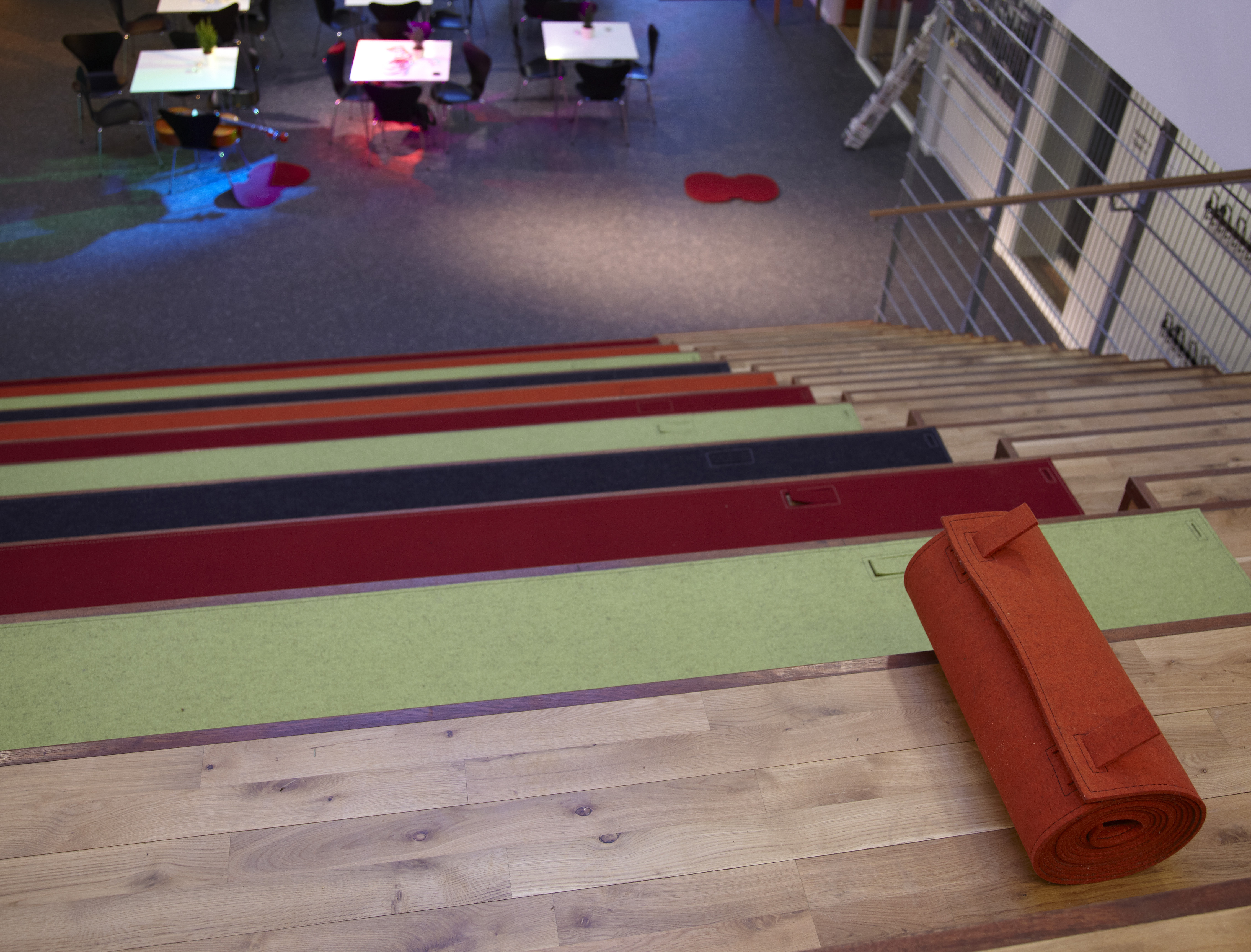 Filt sæde udrullet på trappe